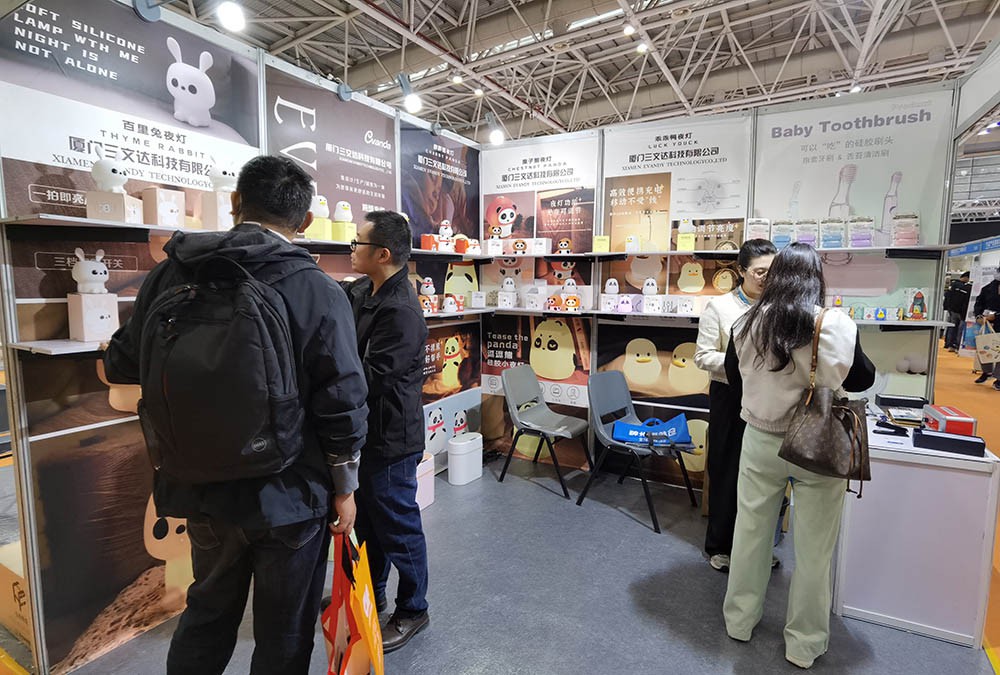 Glowing Friends Silicone Night Light Glowing Friends Silicone Night Light